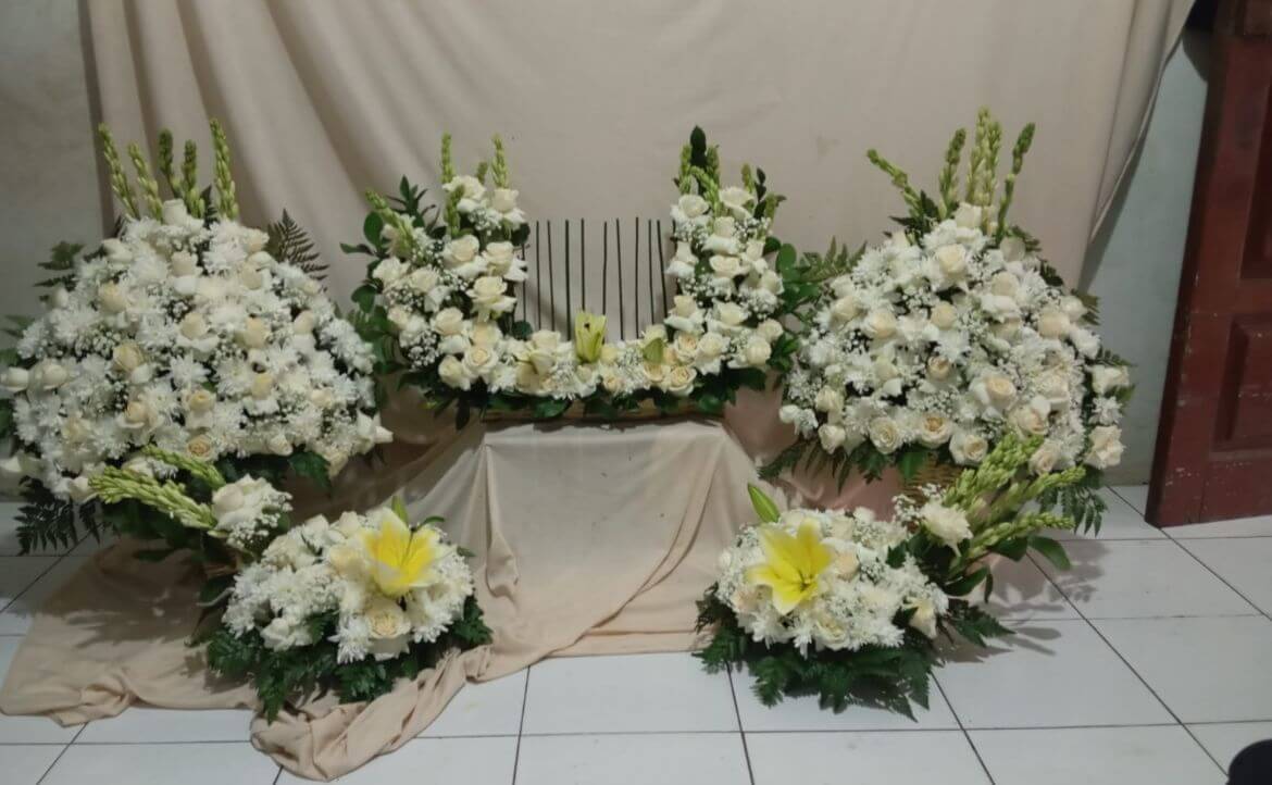 Standing Flowers Wedding Dekorasi