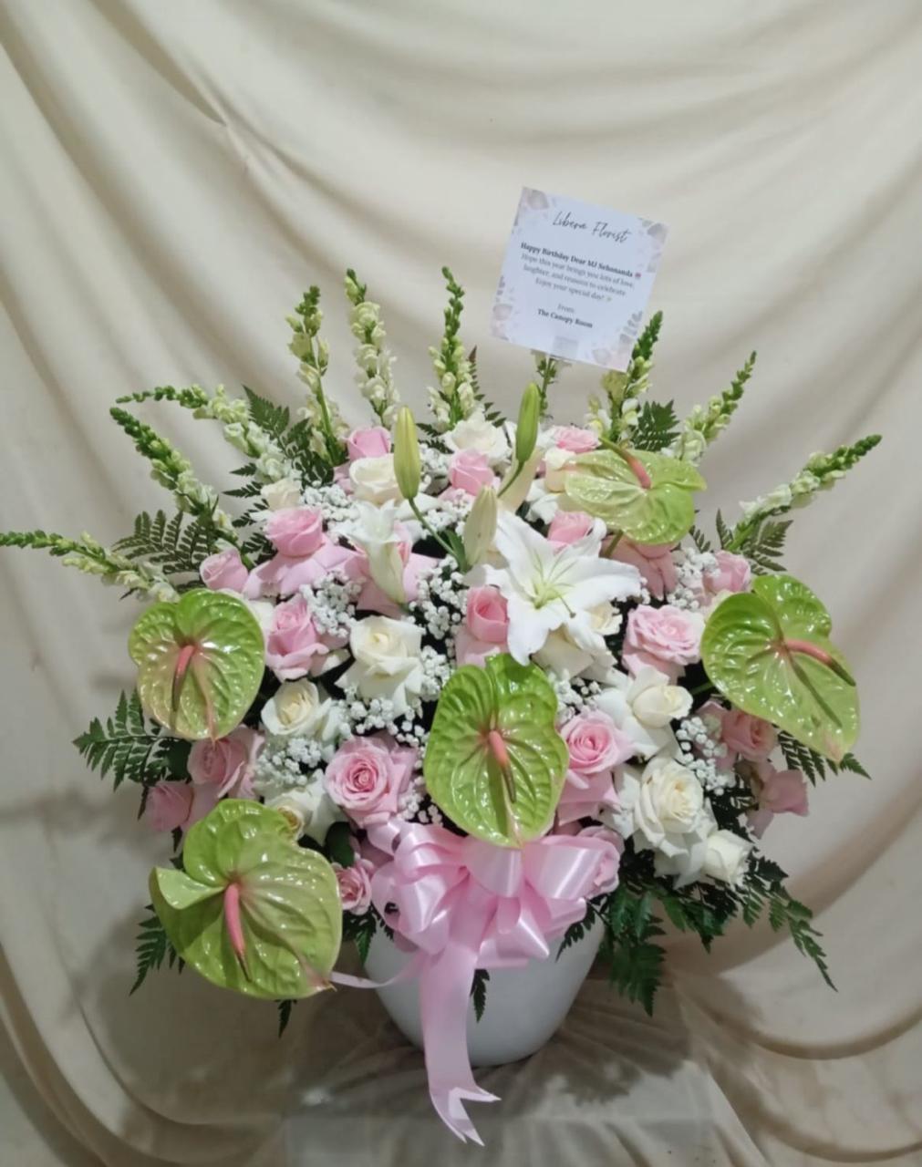 Bunga vas segar untuk hadiah di Telukjambe Karawang