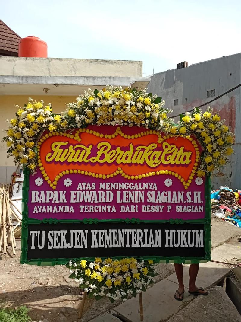 Bunga papan duka cita 2x1,5 meter 4 titik warna pink oranye dari Catelliya Florist Karawang