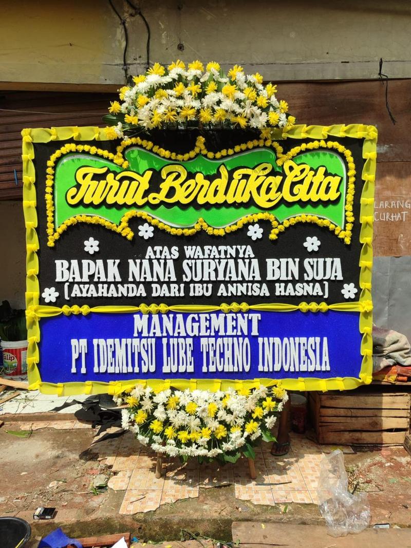 Bunga papan duka cita ukuran 2x1,5 meter hitam hijau dari Catelliya Florist Karawang